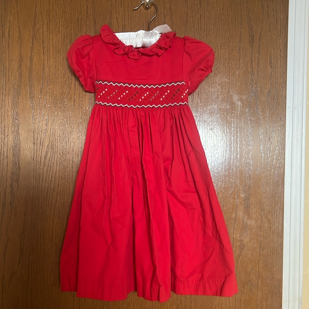 Selling a 4Tsize dress with red color.its brand new